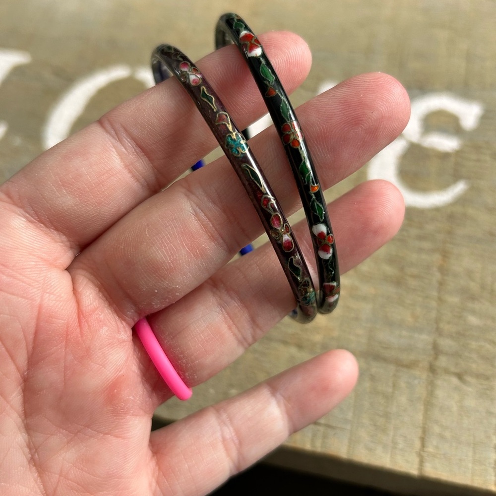 CLOISONNÉ Floral Black and Red Bangle BLACK or purple